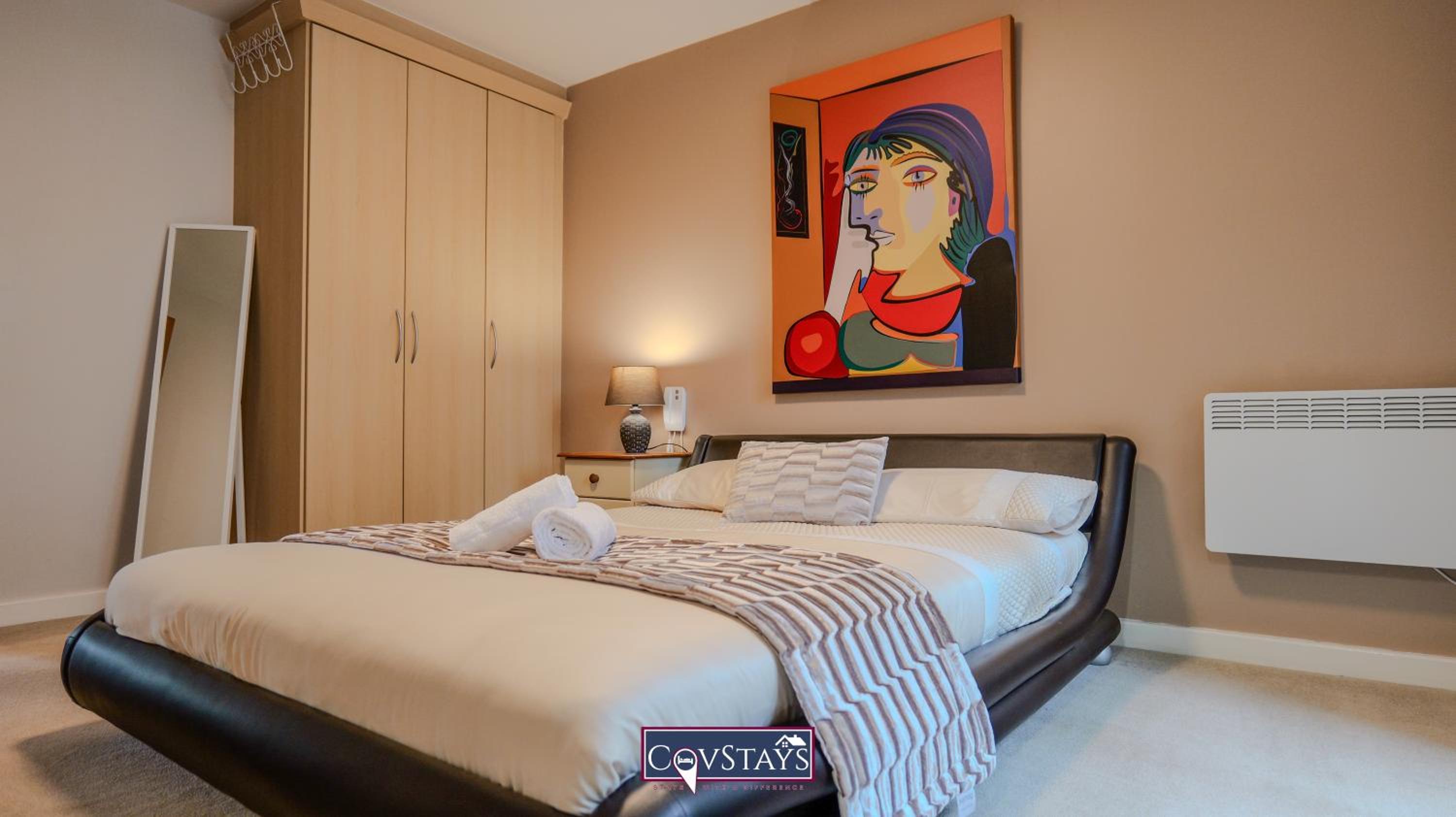 Triumph House - 3-bed 2-bath Apartment in Coventry City Centre by CovStays view 5