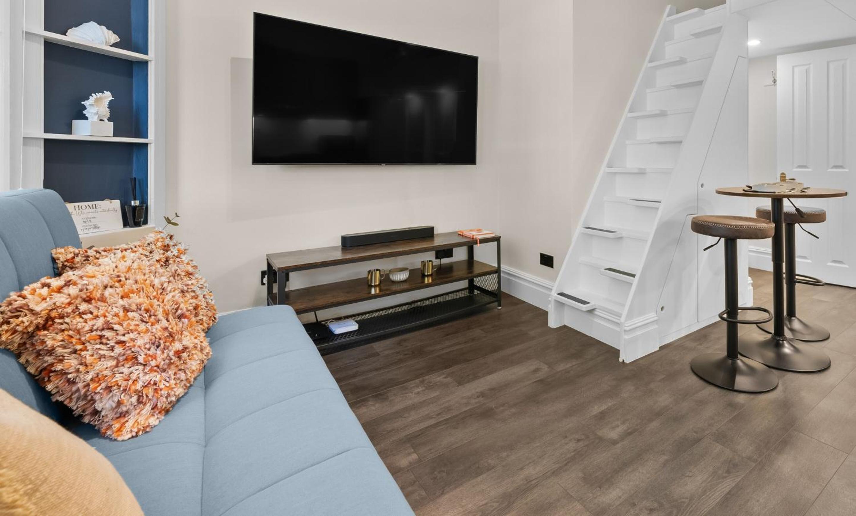 VICHY - The Hampstead Star | Prime Location