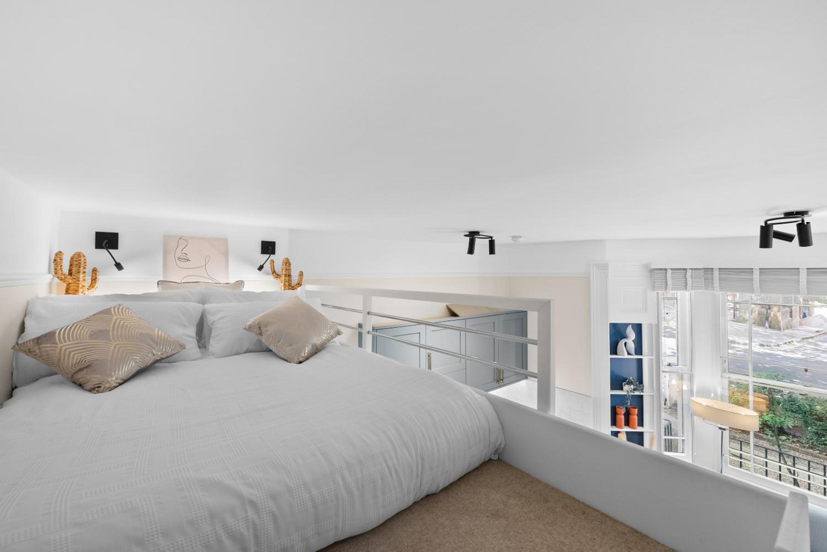 VICHY - The Hampstead Star | Prime Location