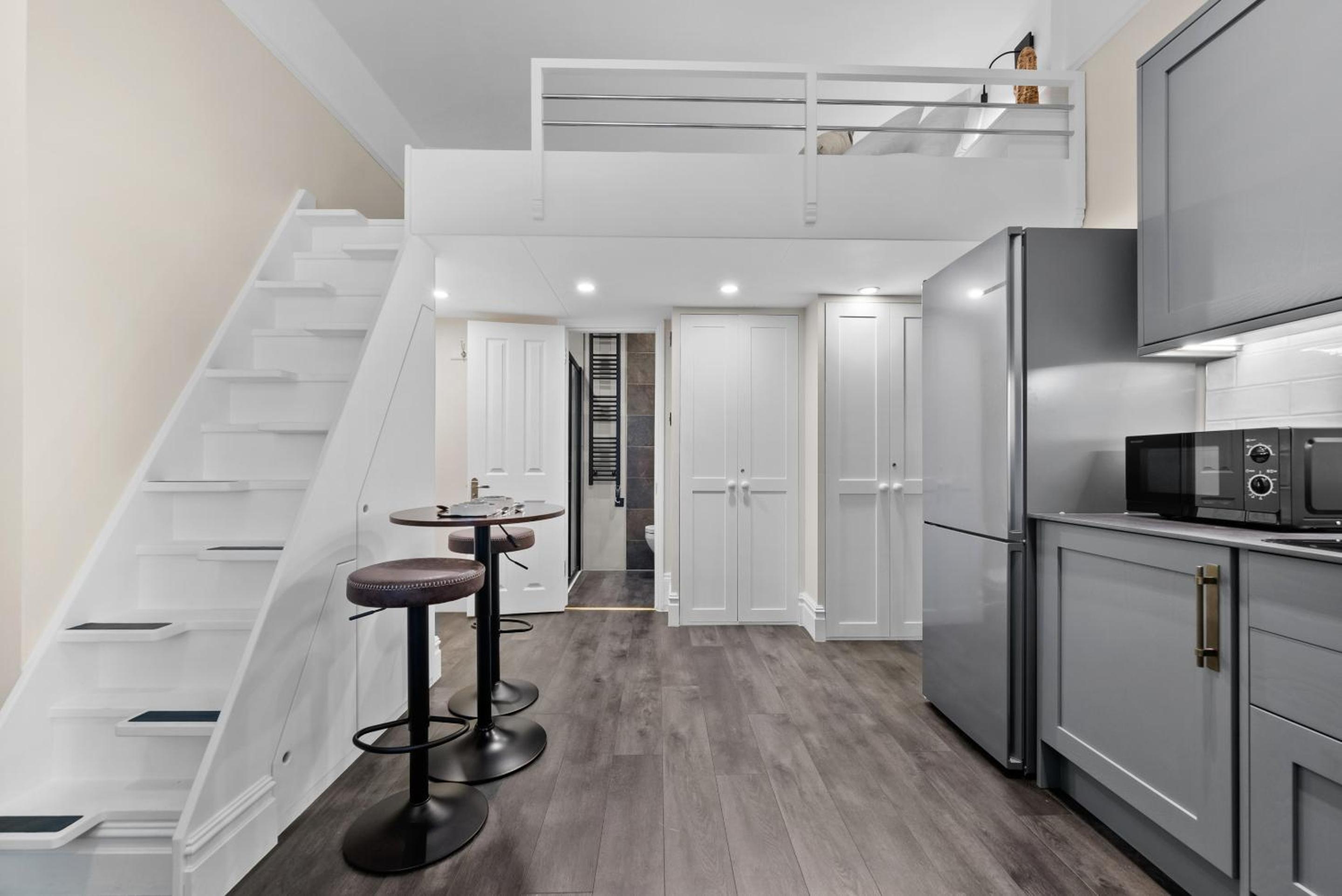 VICHY - The Hampstead Star | Prime Location