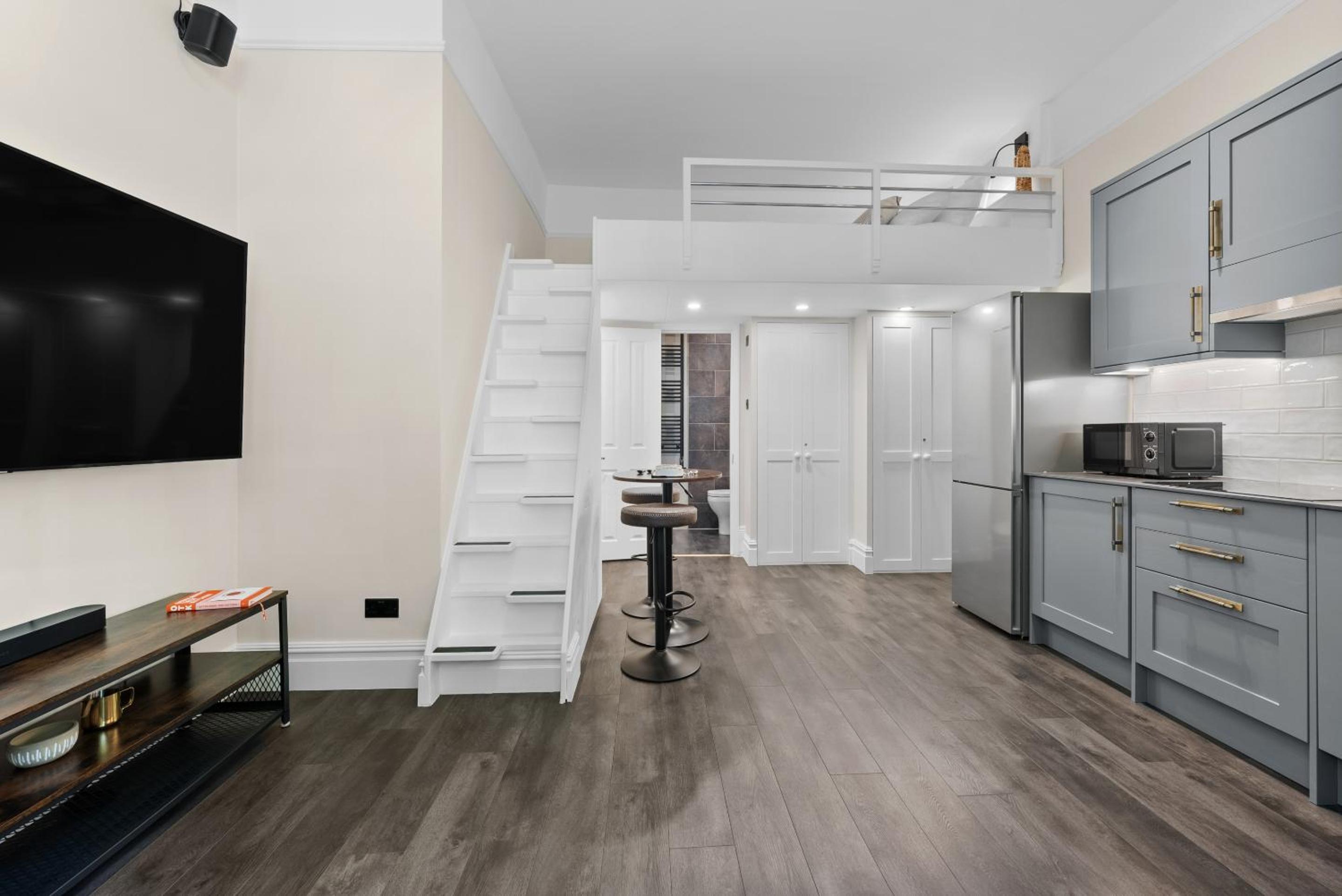 VICHY - The Hampstead Star | Prime Location