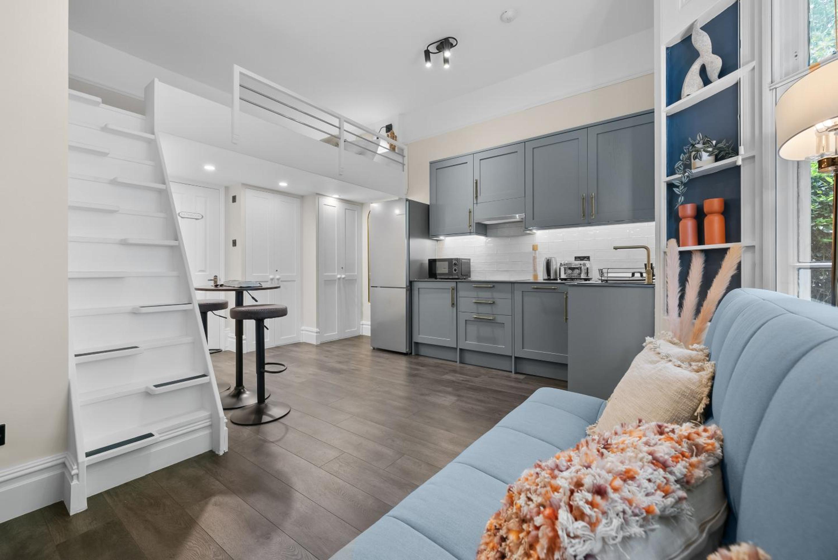VICHY - The Hampstead Star | Prime Location