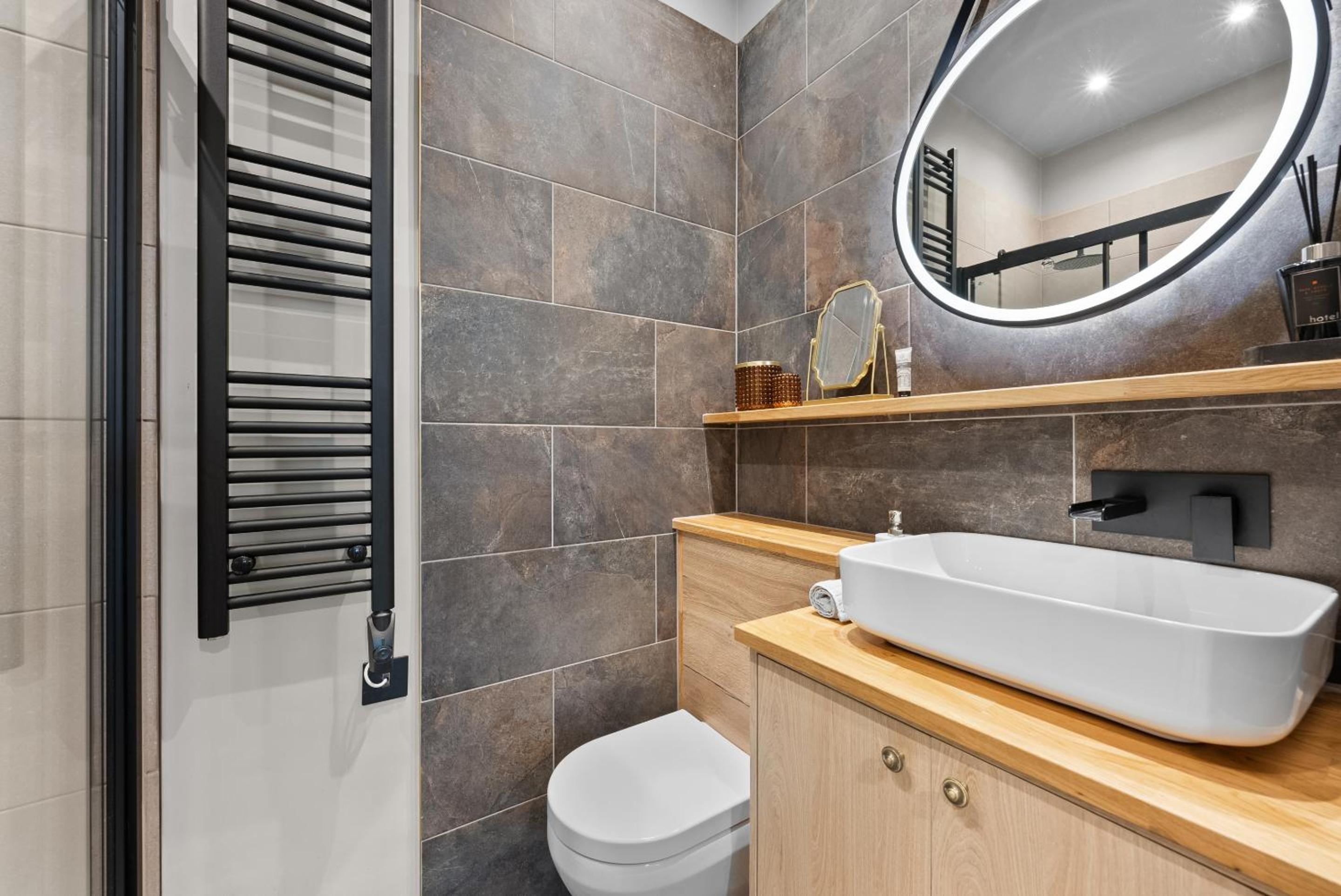 VICHY - The Hampstead Star | Prime Location