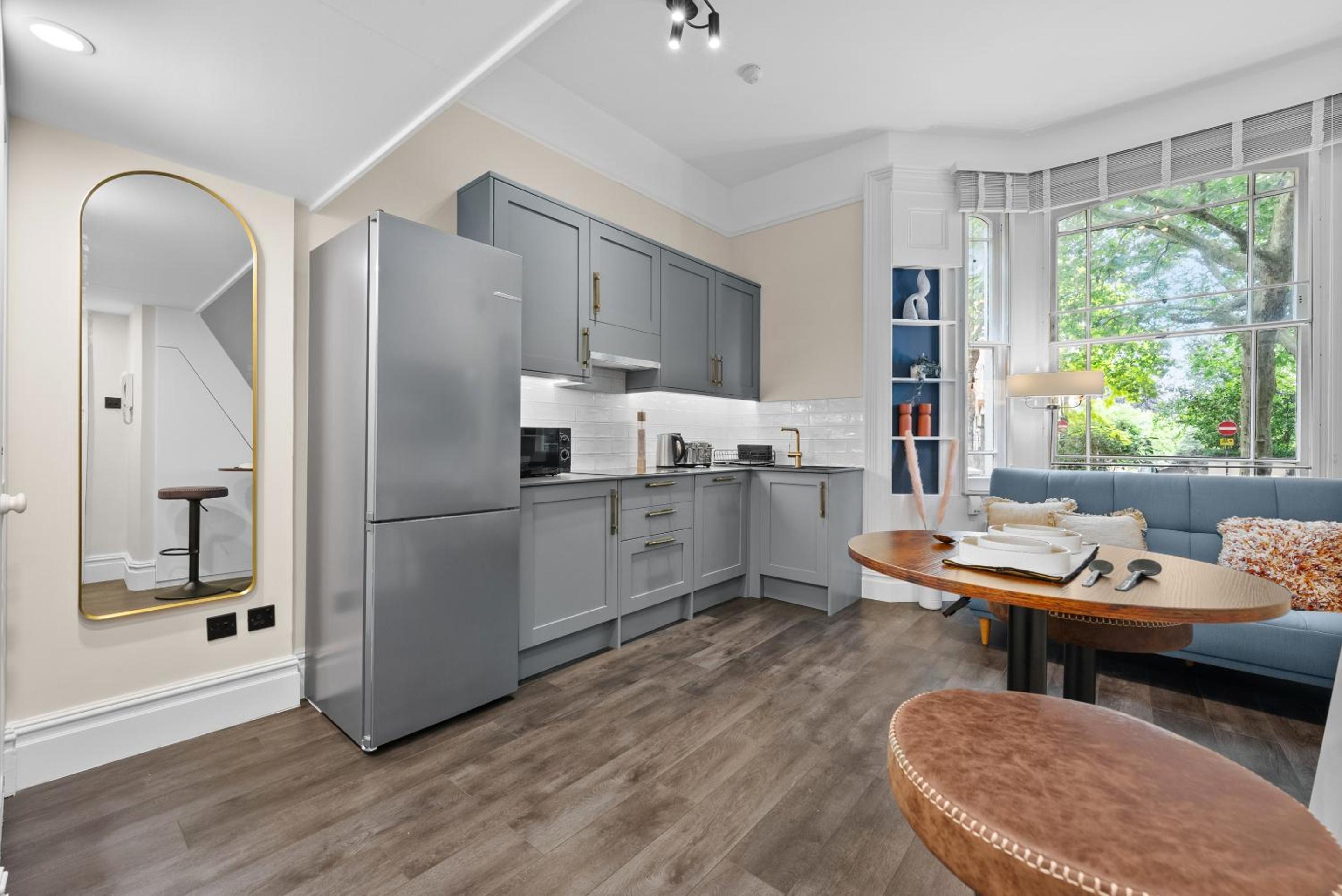 VICHY - The Hampstead Star | Prime Location