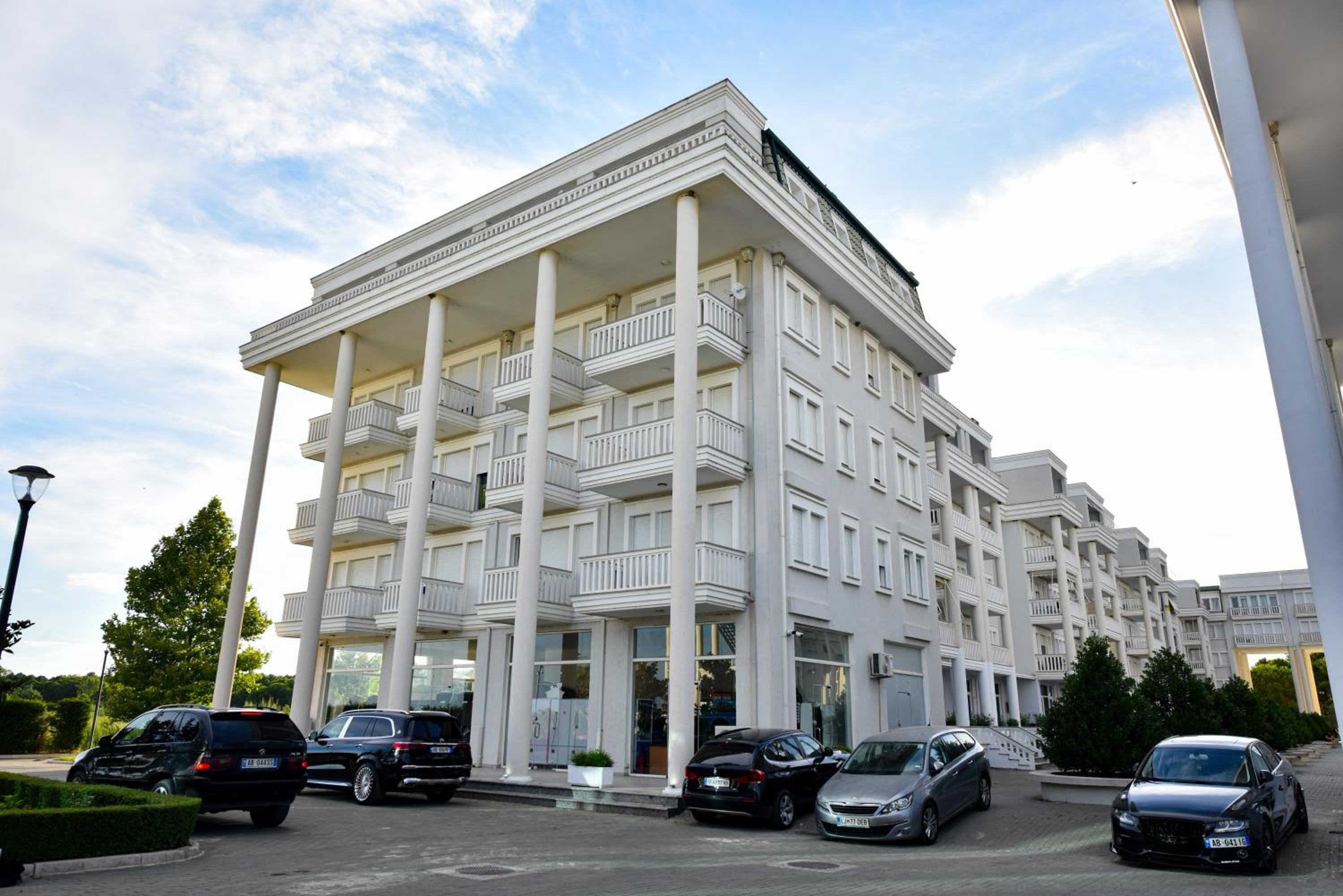 Apartment's Guraj Residence