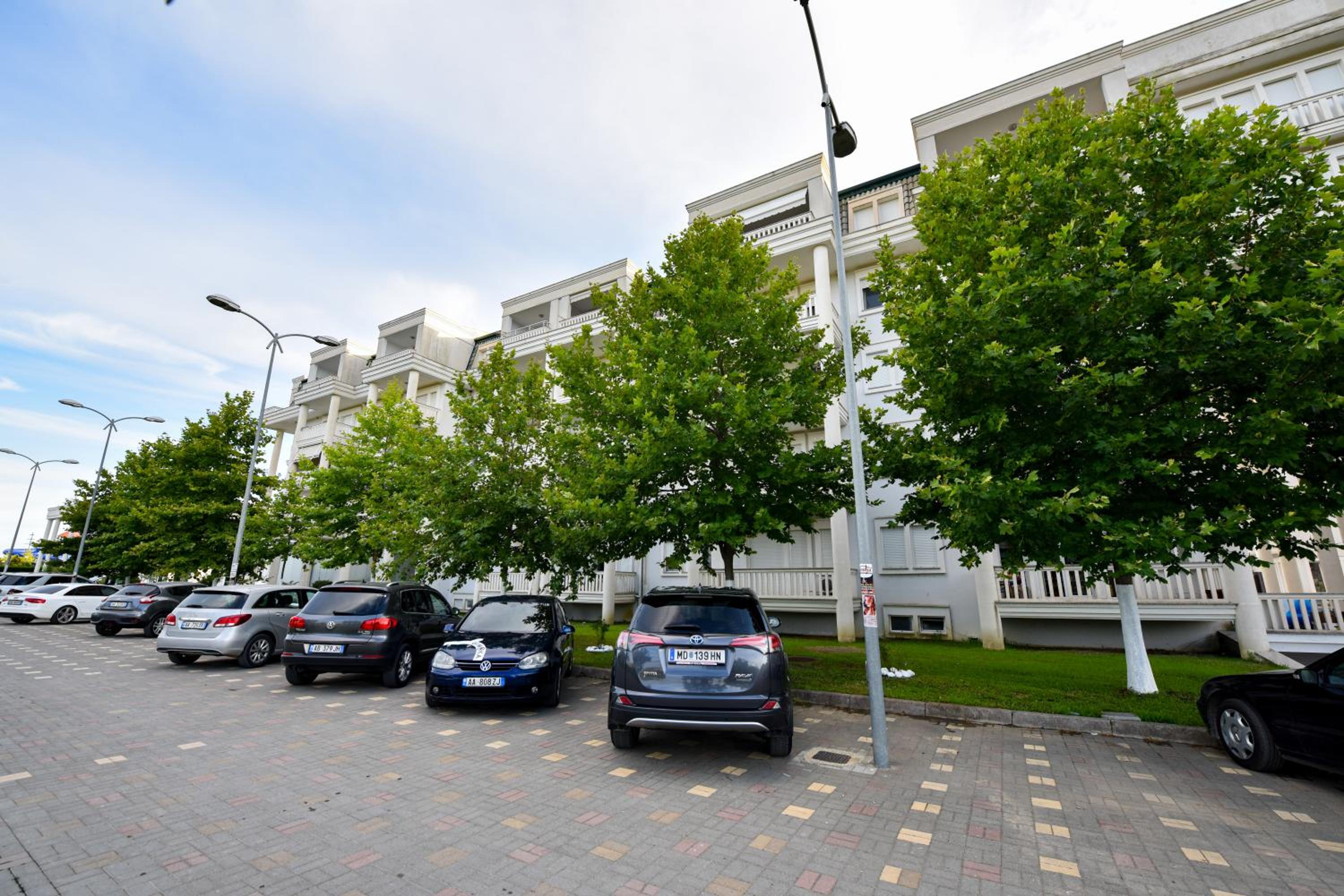 Apartment's Guraj Residence