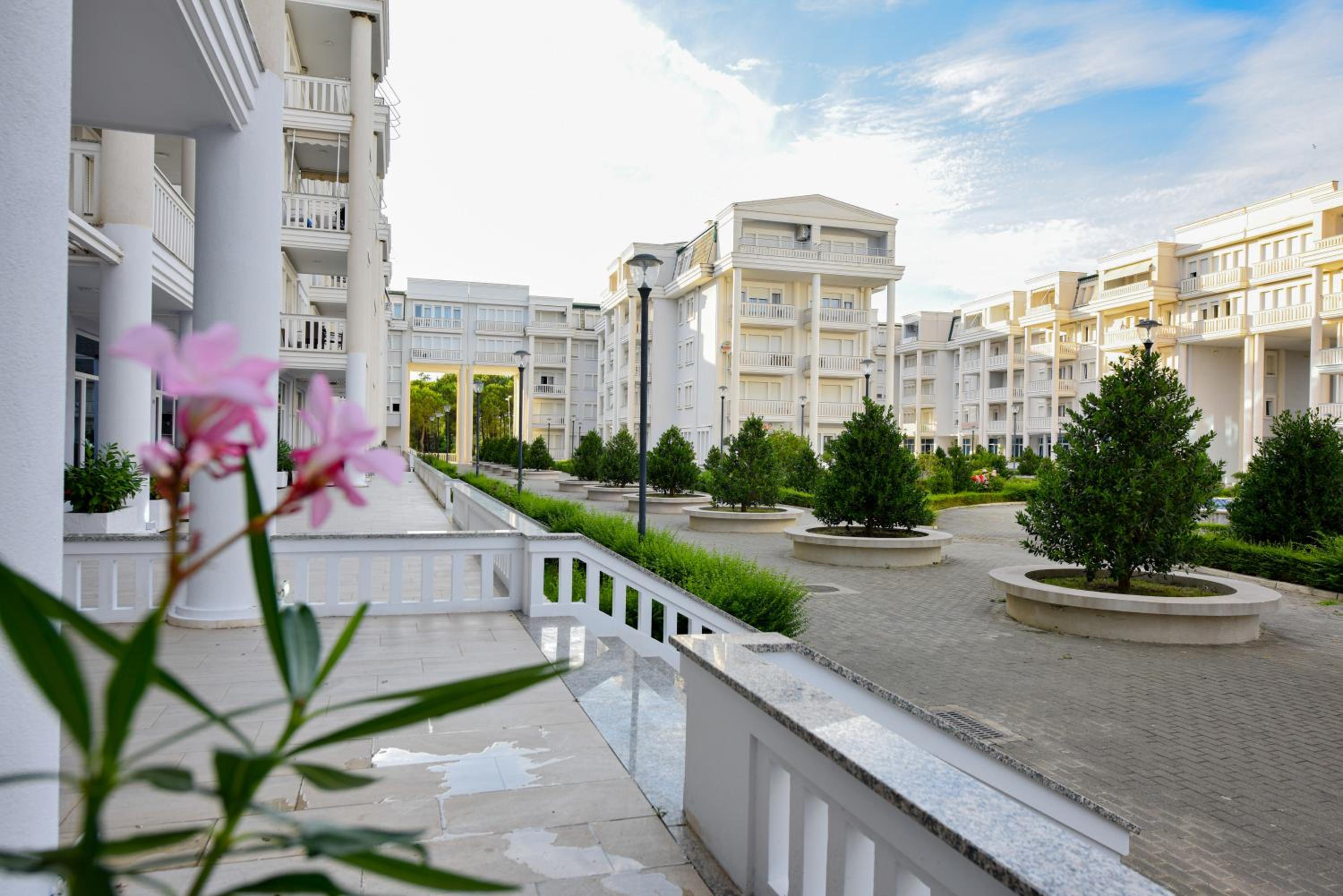 Apartment's Guraj Residence