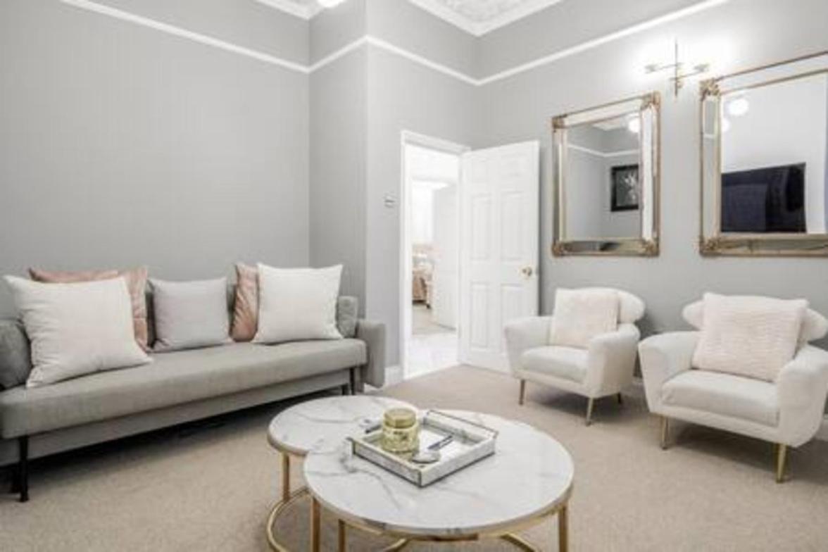 Beautiful refurbished 2bed2bath next to Hyde Park