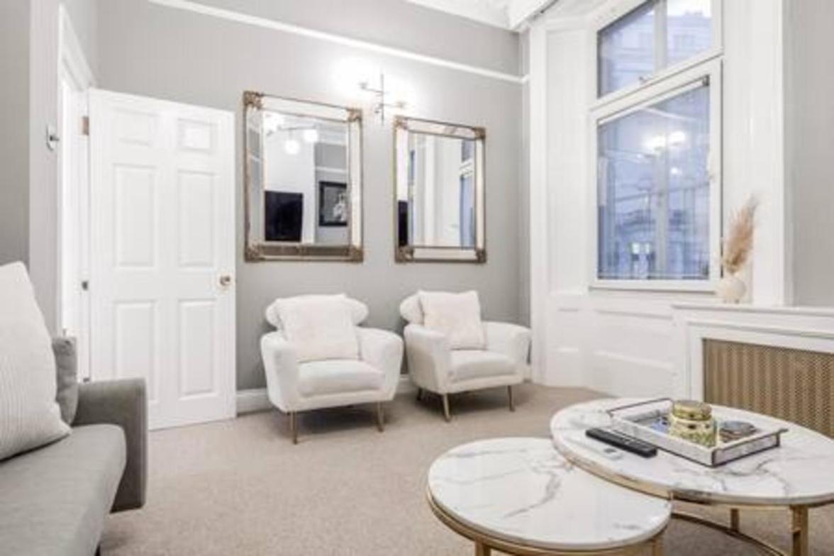 Beautiful refurbished 2bed2bath next to Hyde Park