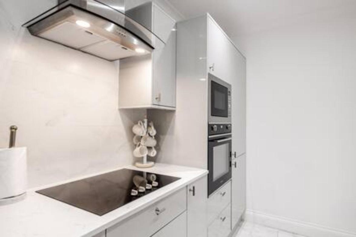 Beautiful refurbished 2bed2bath next to Hyde Park