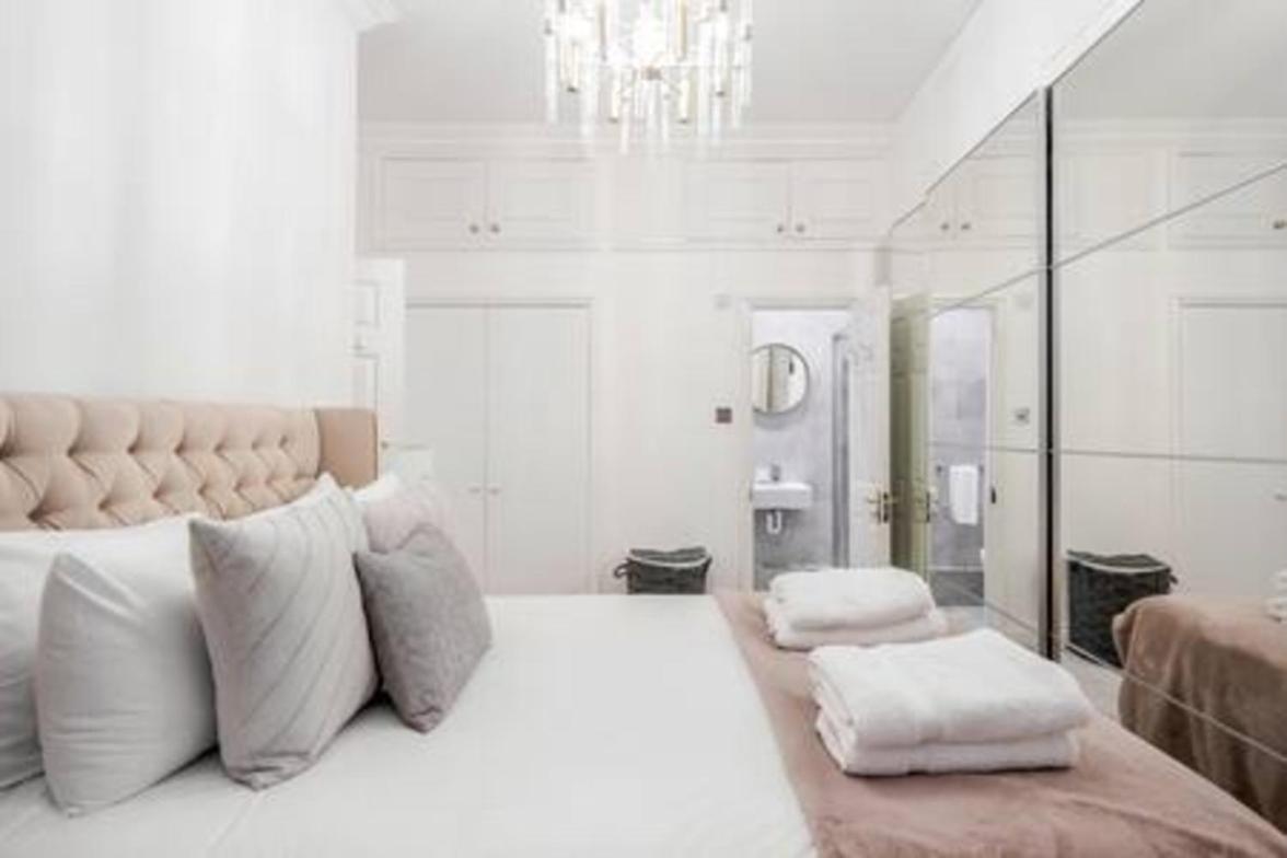 Beautiful refurbished 2bed2bath next to Hyde Park