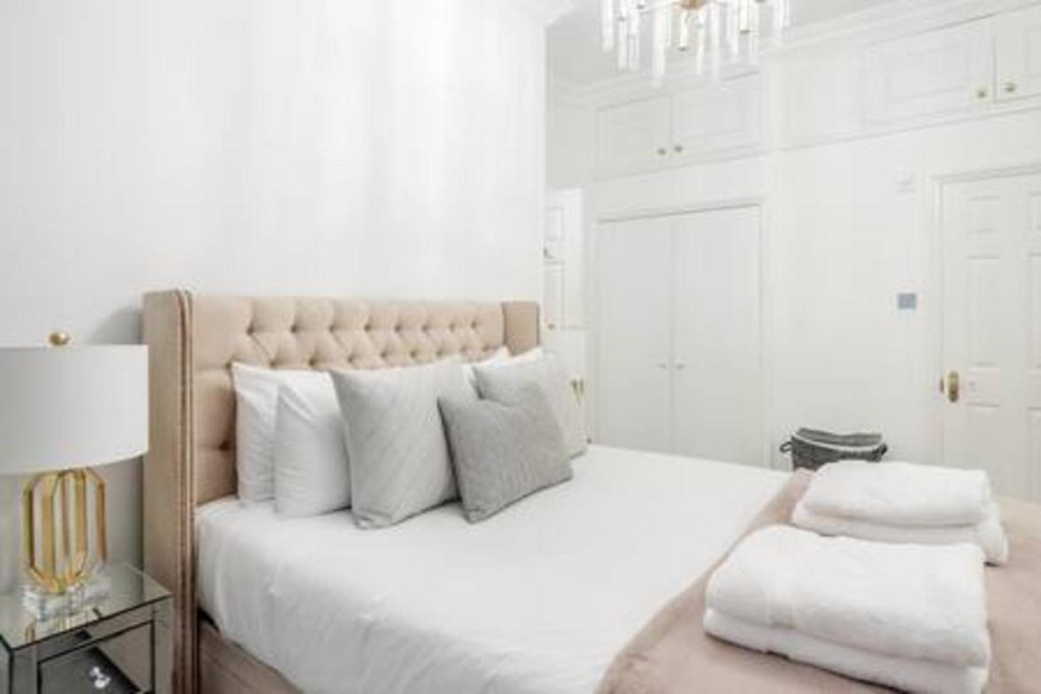 Beautiful refurbished 2bed2bath next to Hyde Park