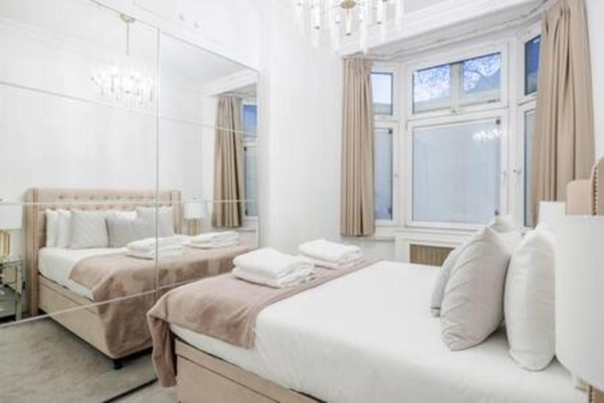 Beautiful refurbished 2bed2bath next to Hyde Park