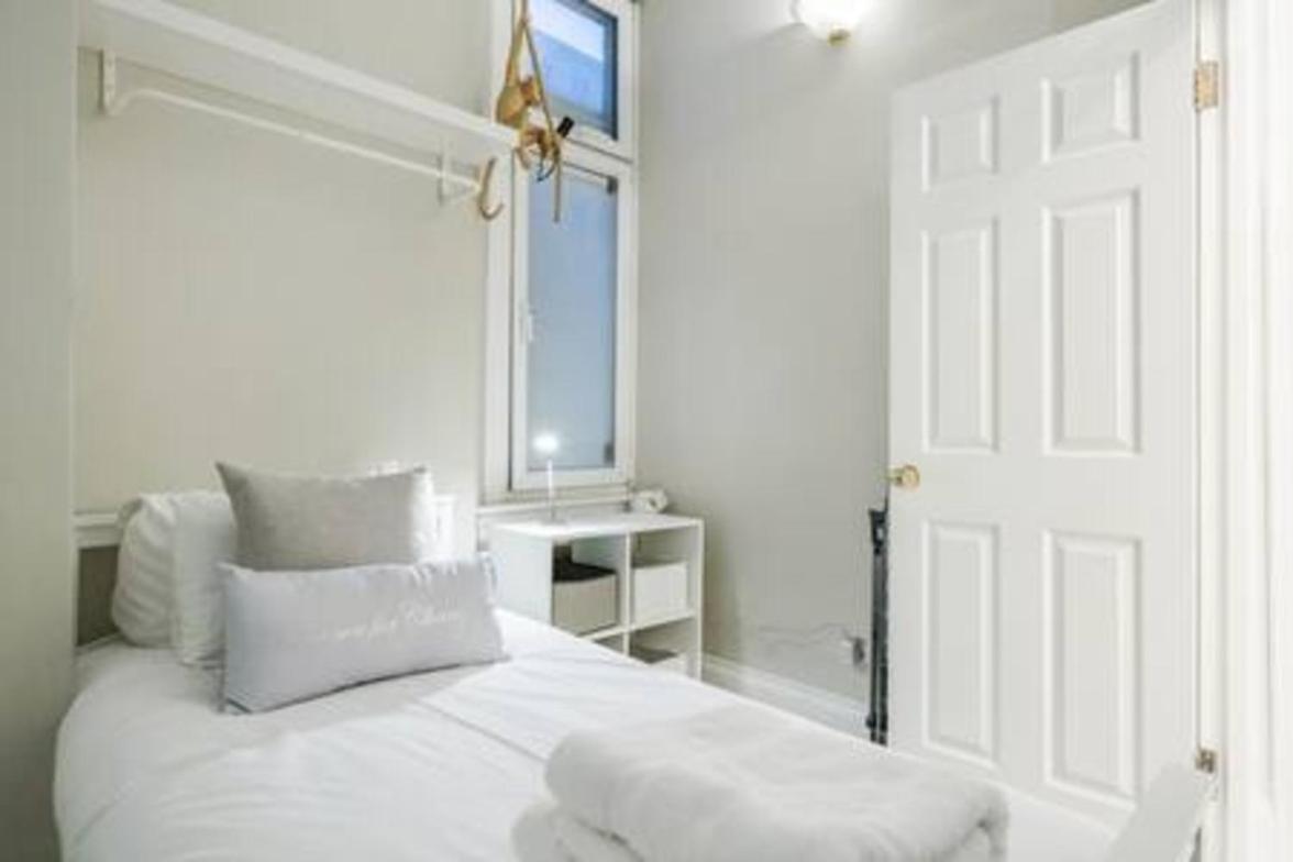 Beautiful refurbished 2bed2bath next to Hyde Park