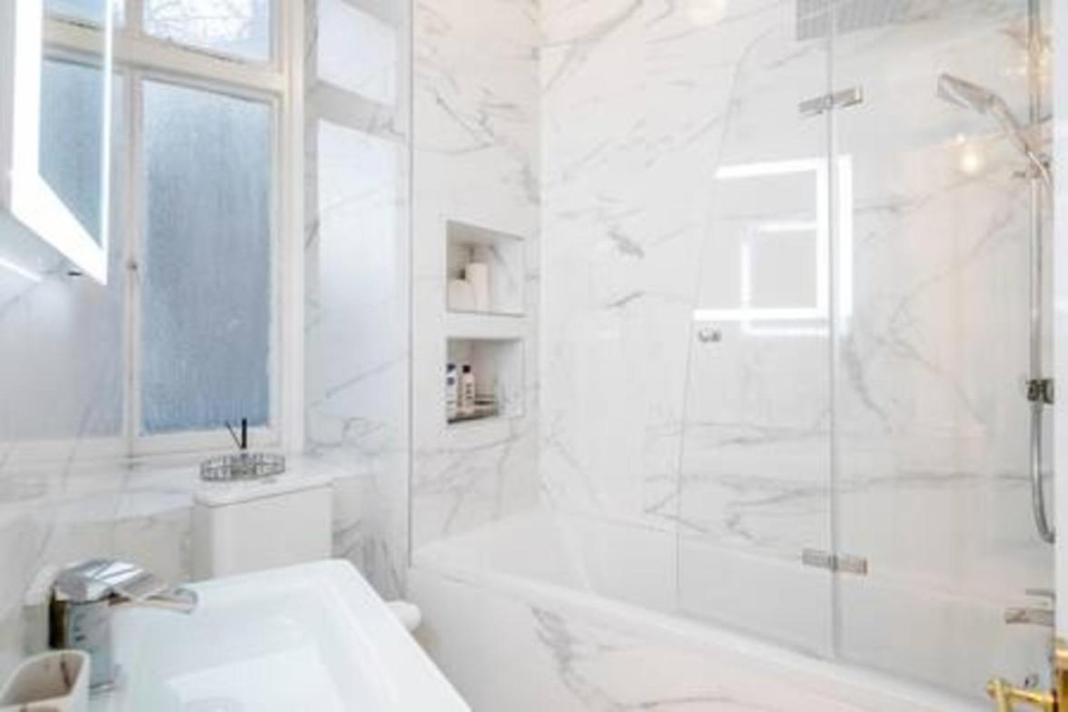 Beautiful refurbished 2bed2bath next to Hyde Park