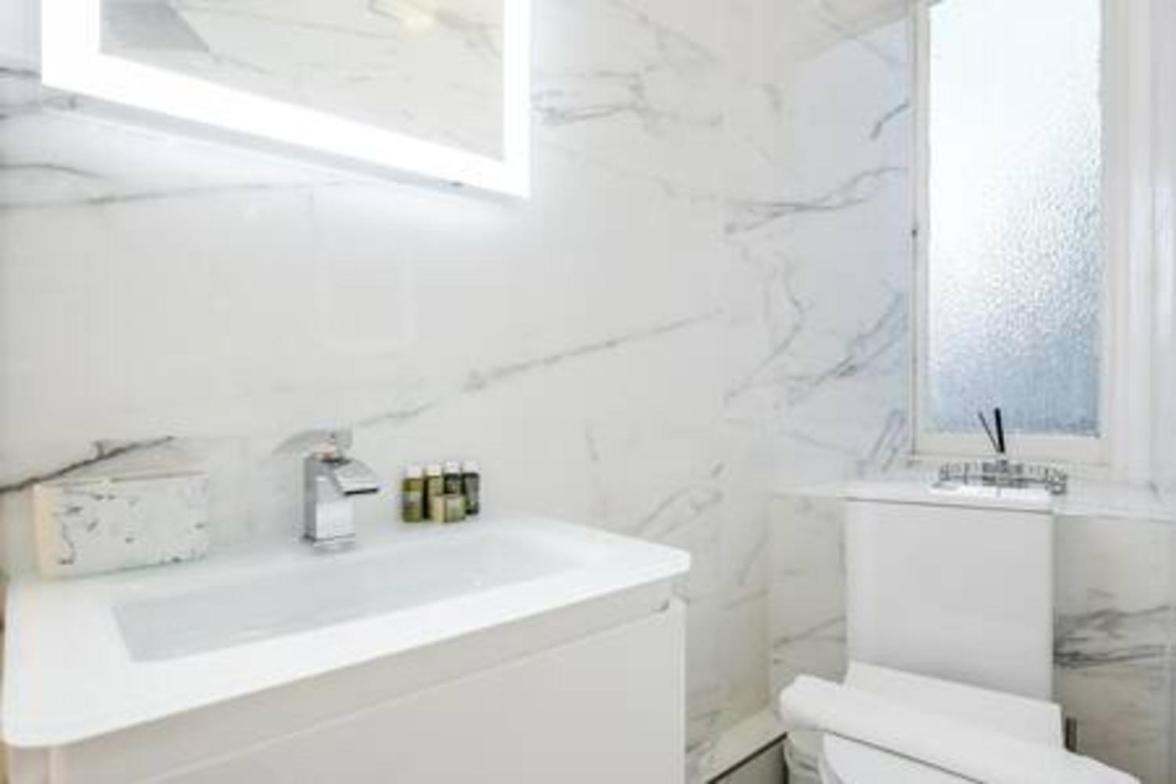 Beautiful refurbished 2bed2bath next to Hyde Park
