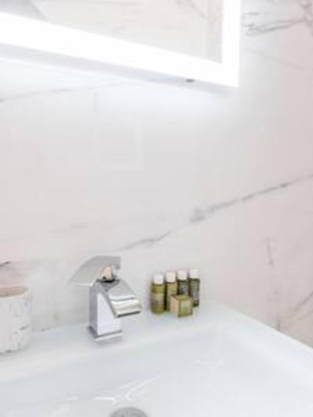 Beautiful refurbished 2bed2bath next to Hyde Park