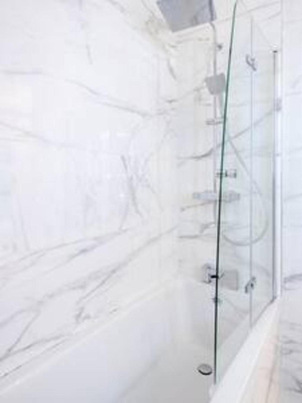 Beautiful refurbished 2bed2bath next to Hyde Park