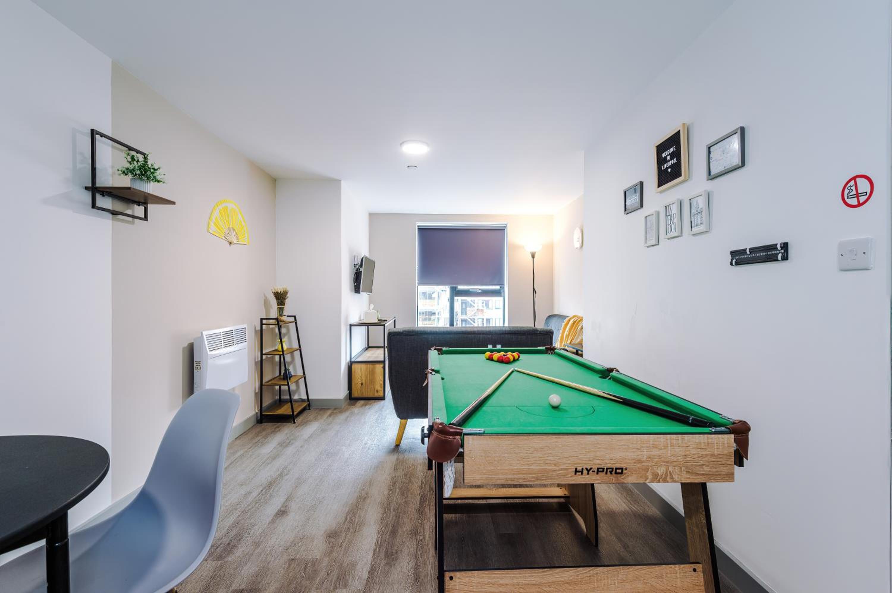Stunning Central Apartment, Pool Table, Sleeps 4, Smart TVs view 4