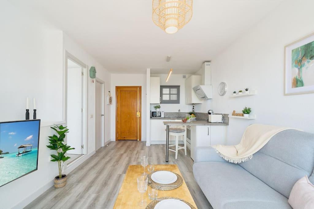 Faro VII Cozy and Unique apartment with Pool Sea Views, 7 minutes walking from the Sea in Mijas Costa & Fuengirola view 4