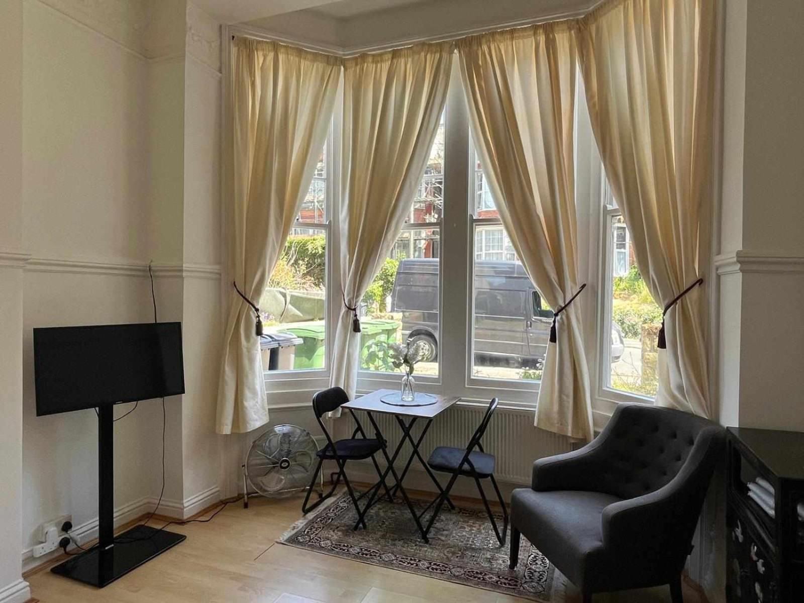 Delightful One Bed Victorian Flat view 4