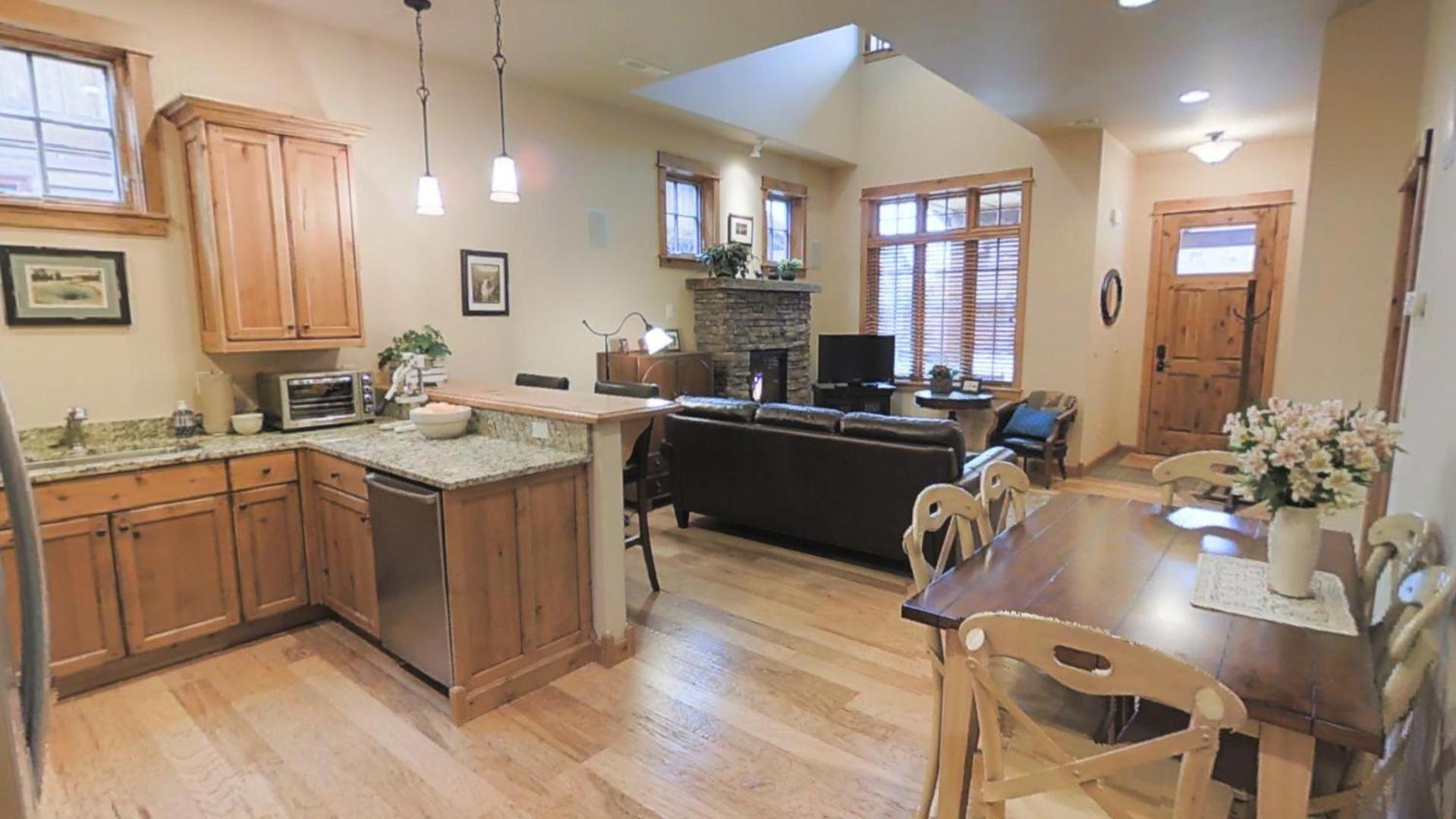 This Townhouse In Legend's On Bridger Creek Is Beautifully Finished view 4
