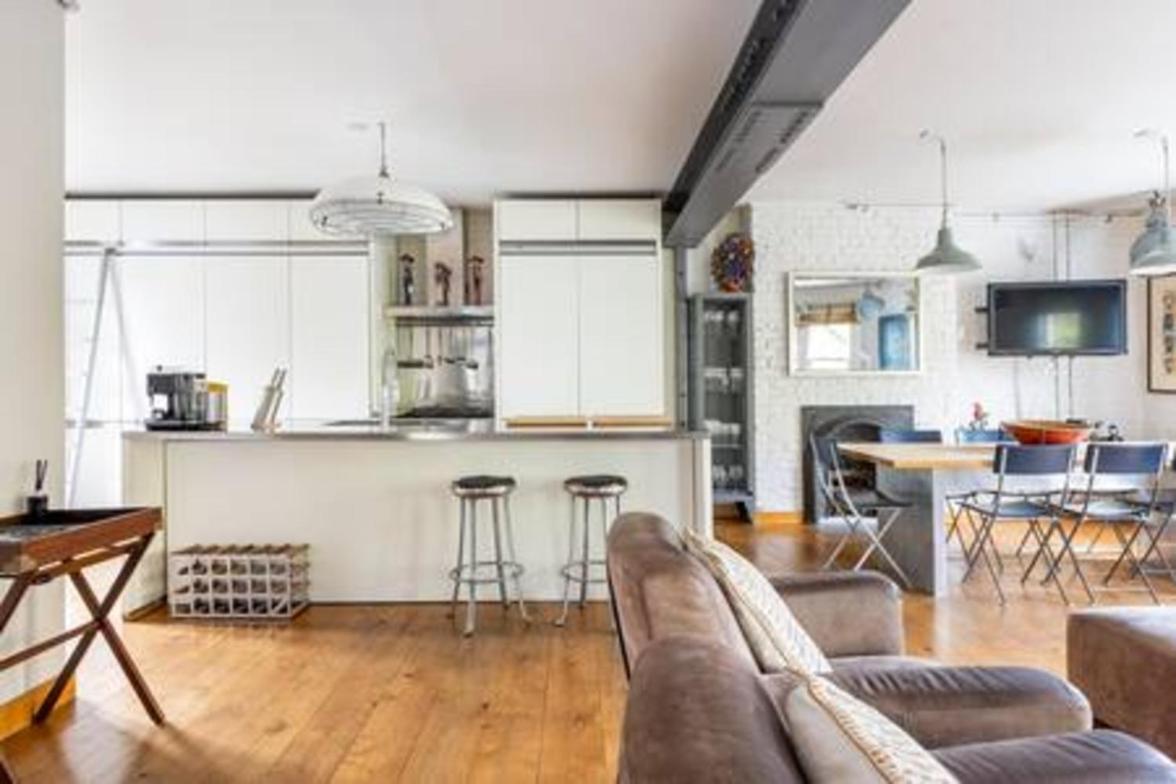 Experience London in amazing reconverted Gin house