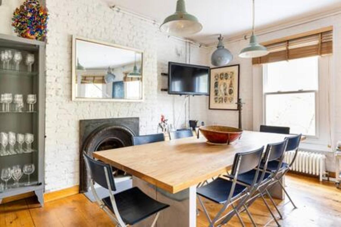 Experience London in amazing reconverted Gin house