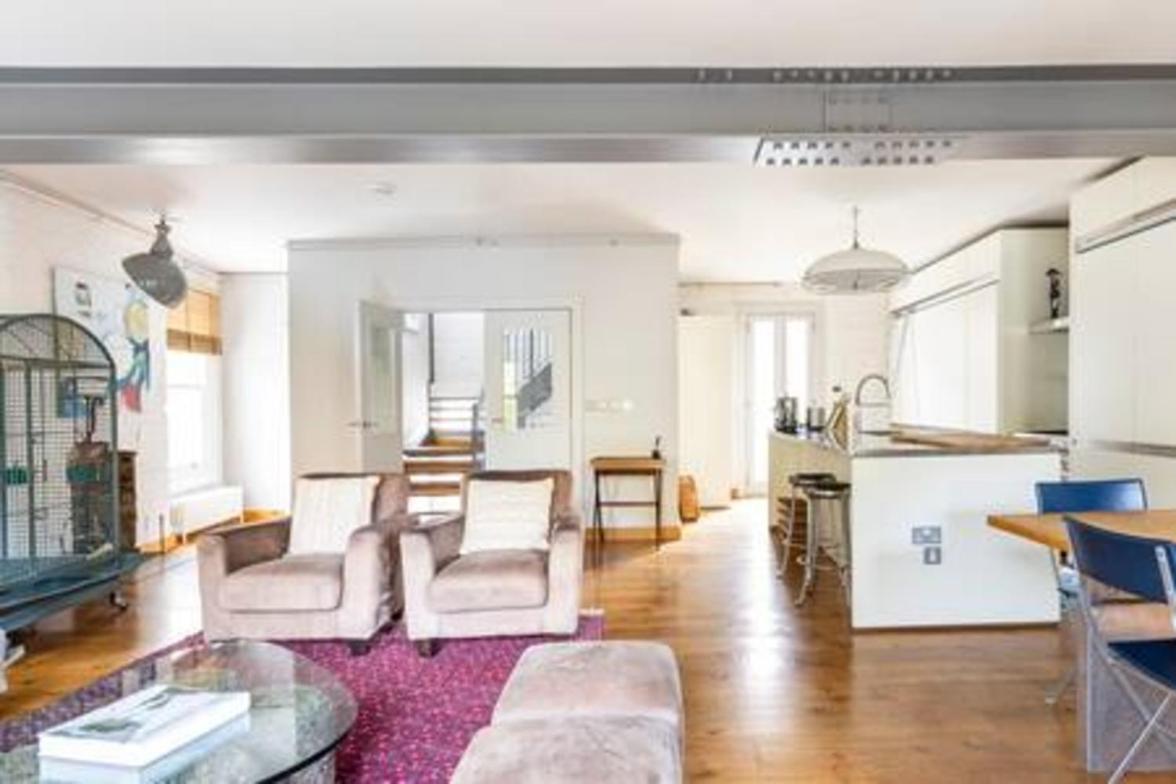 Experience London in amazing reconverted Gin house