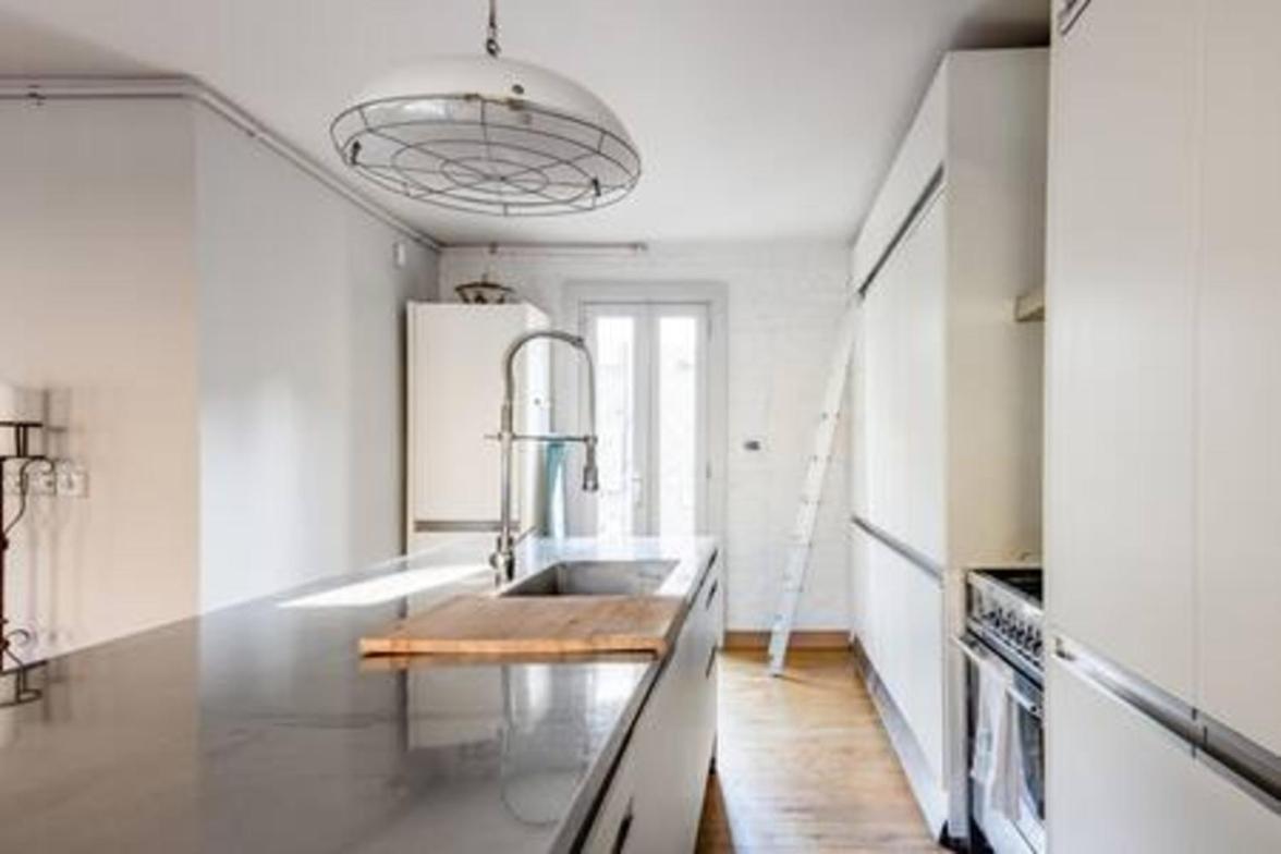 Experience London in amazing reconverted Gin house
