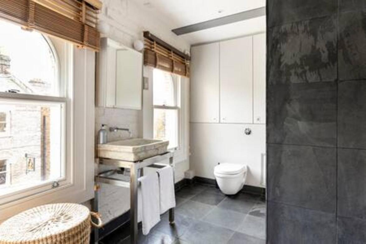 Experience London in amazing reconverted Gin house