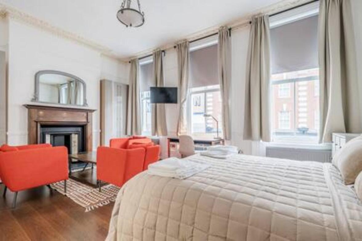 Unbeatable location in Camden-spacious studio flat