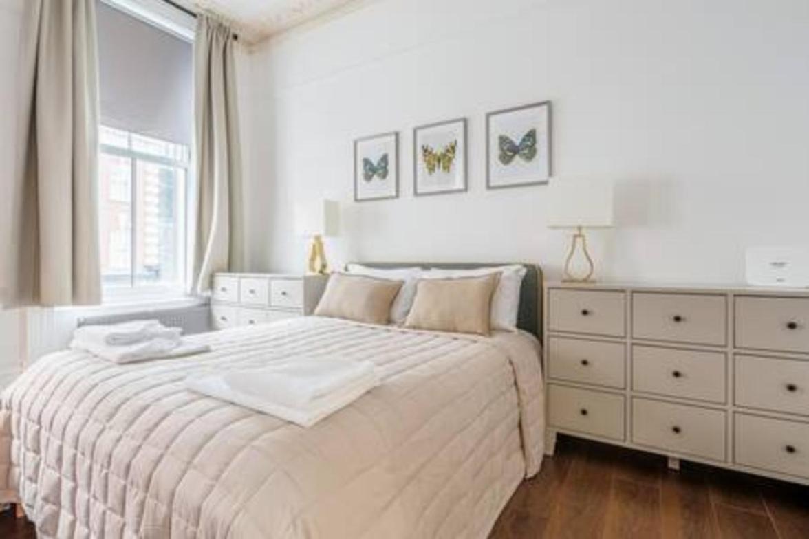 Unbeatable location in Camden-spacious studio flat