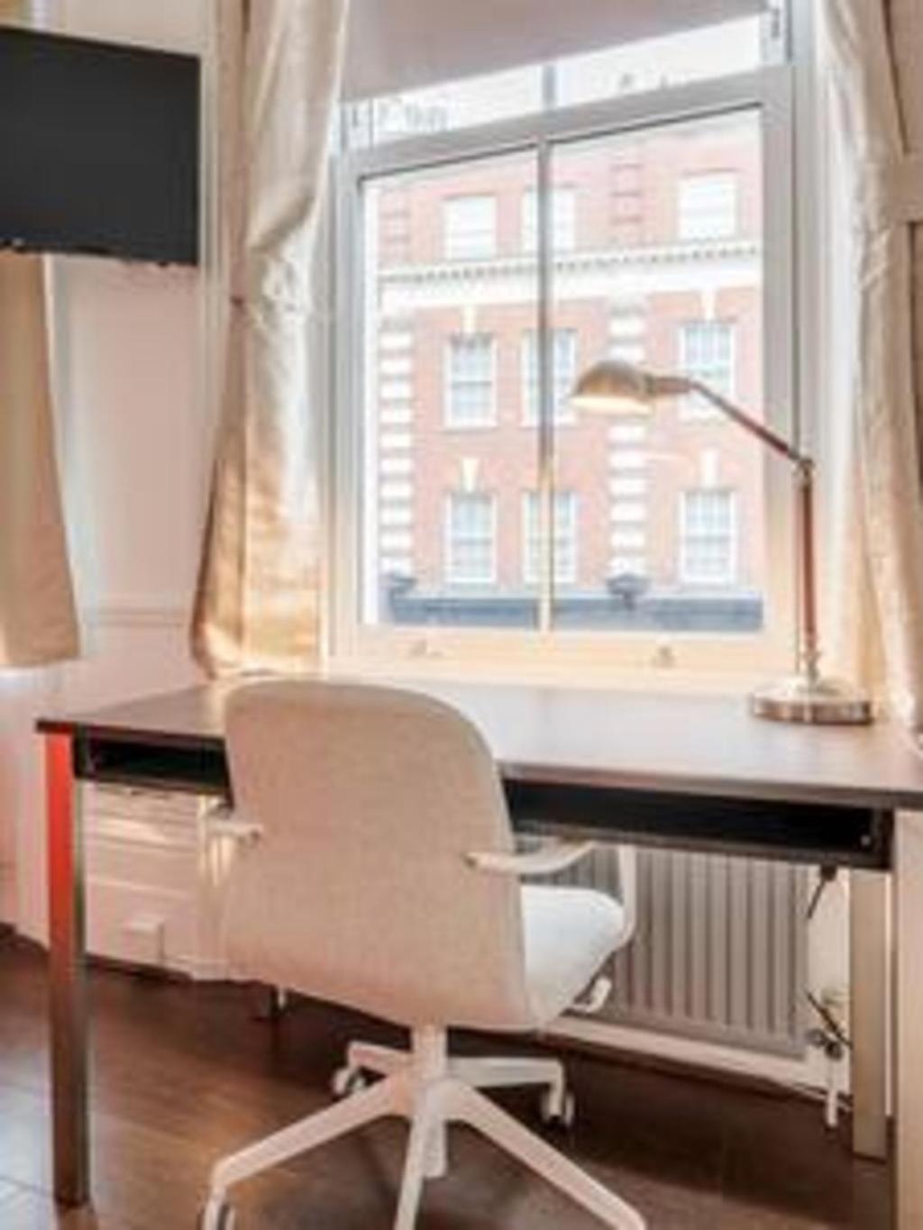 Unbeatable location in Camden-spacious studio flat