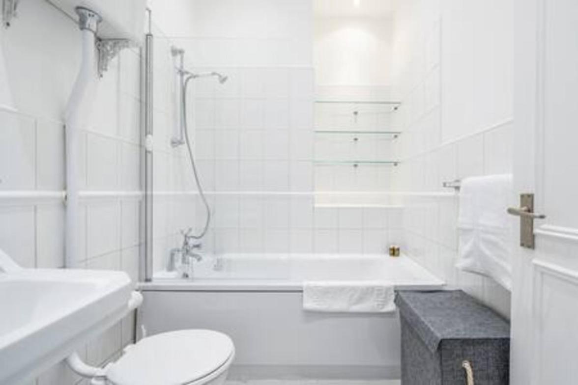 Unbeatable location in Camden-spacious studio flat
