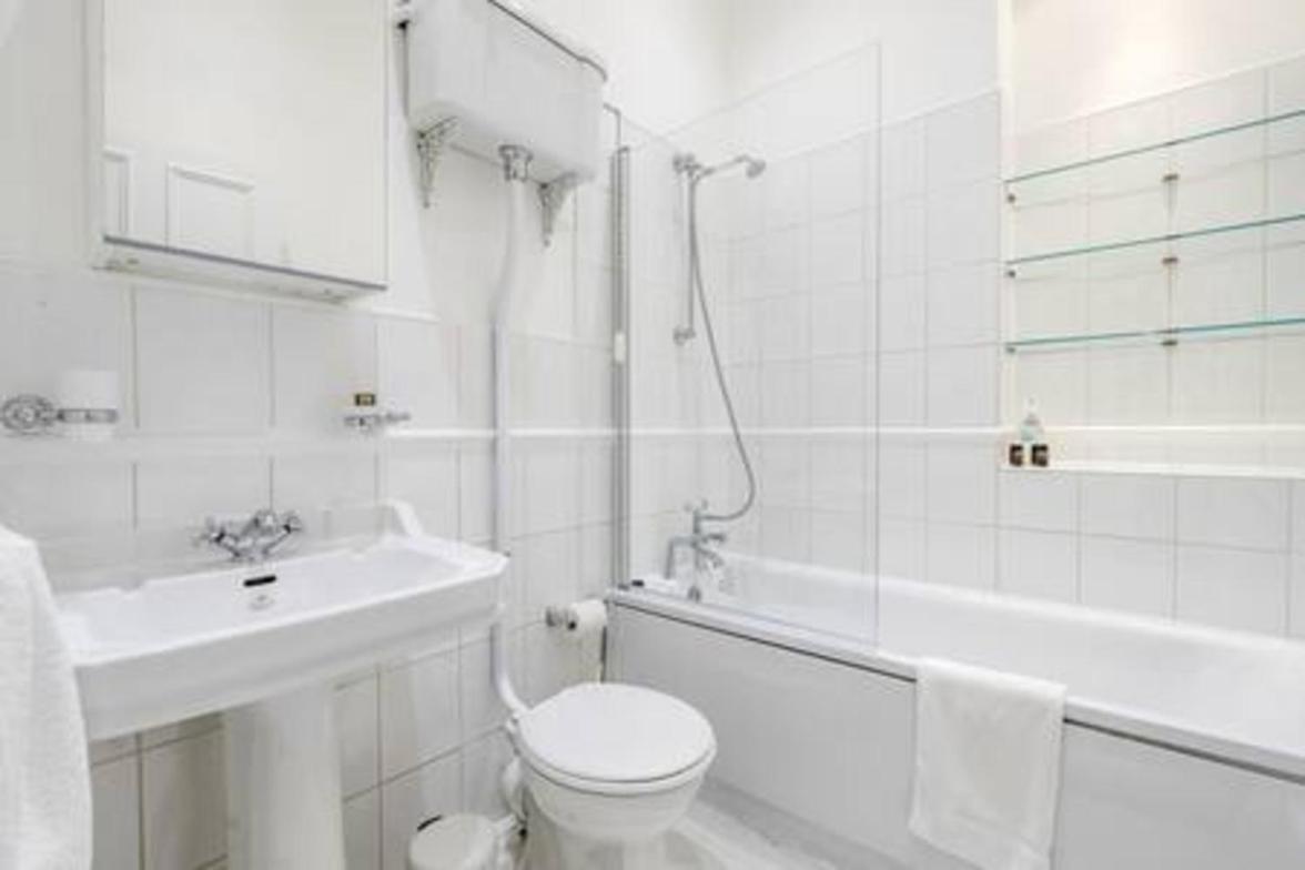 Unbeatable location in Camden-spacious studio flat