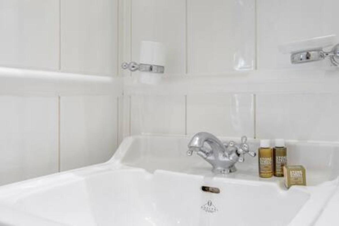 Unbeatable location in Camden-spacious studio flat