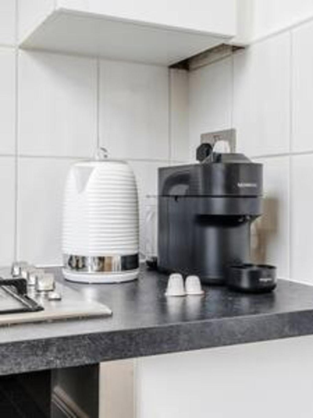 Unbeatable location in Camden-spacious studio flat
