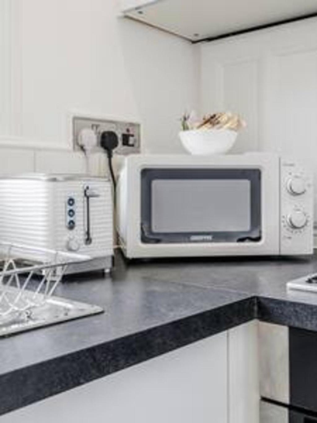 Unbeatable location in Camden-spacious studio flat