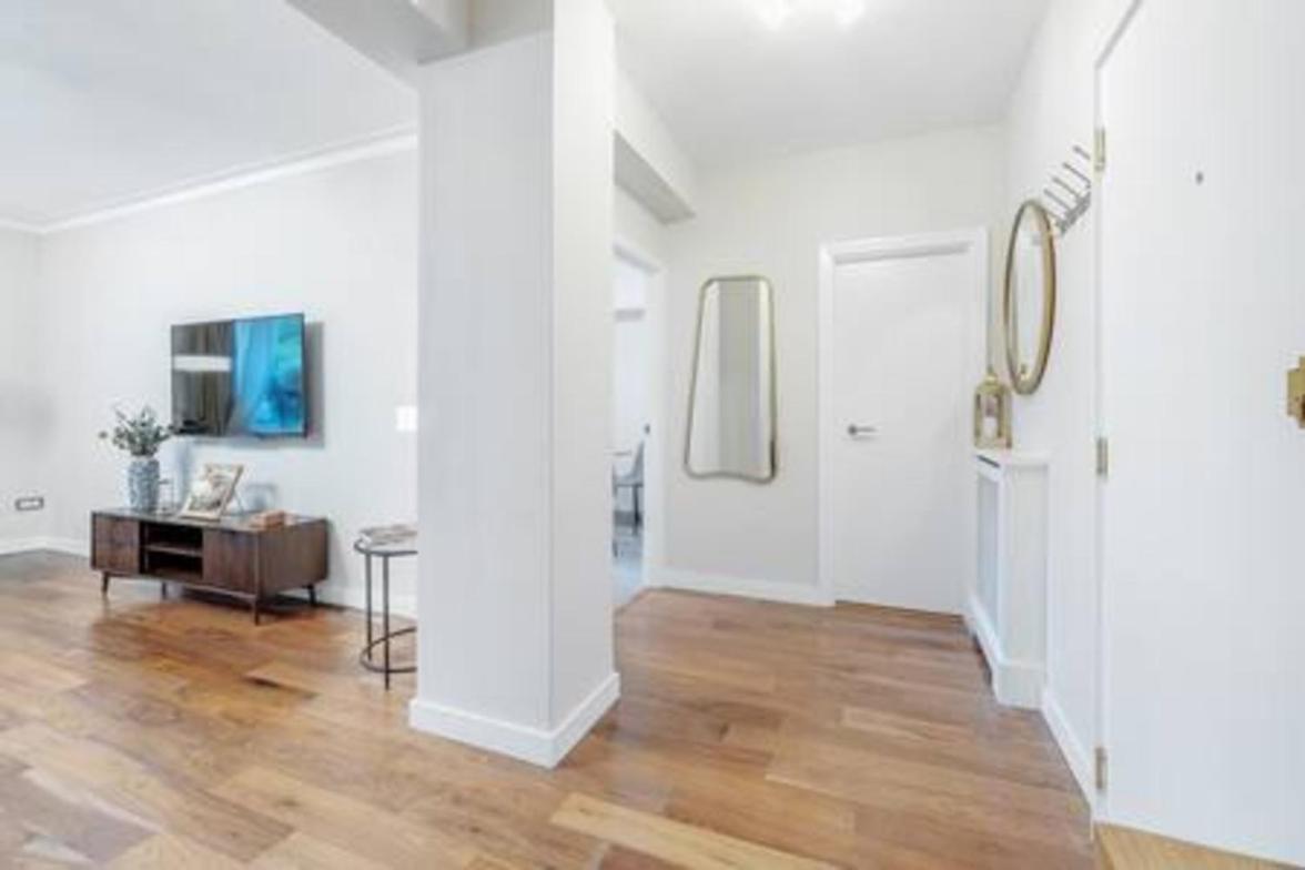 Top location - spacious 2bed in front of Hyde Park