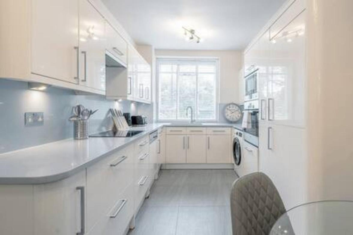 Top location - spacious 2bed in front of Hyde Park