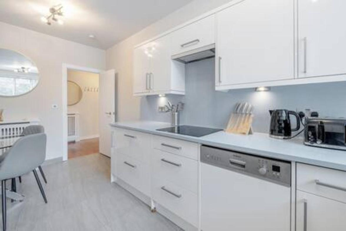 Top location - spacious 2bed in front of Hyde Park