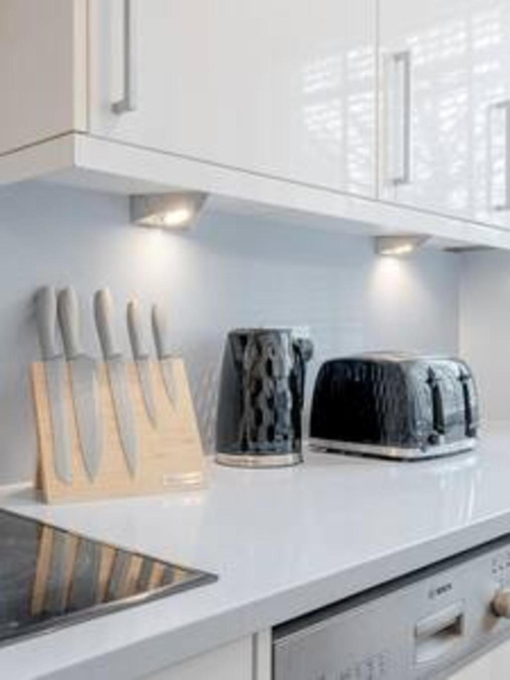 Top location - spacious 2bed in front of Hyde Park