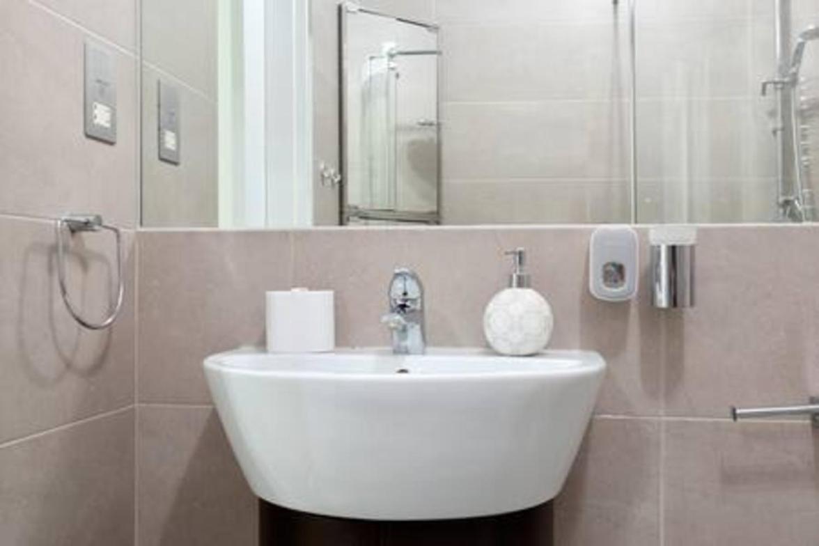 Top location - spacious 2bed in front of Hyde Park