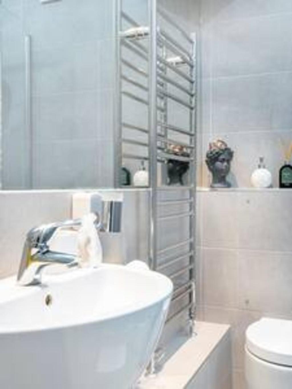 Top location - spacious 2bed in front of Hyde Park