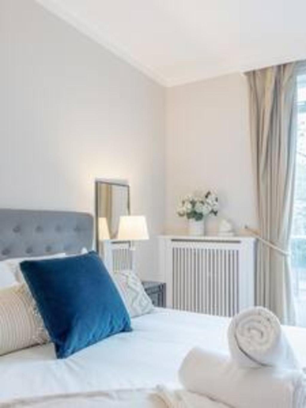 Top location - spacious 2bed in front of Hyde Park