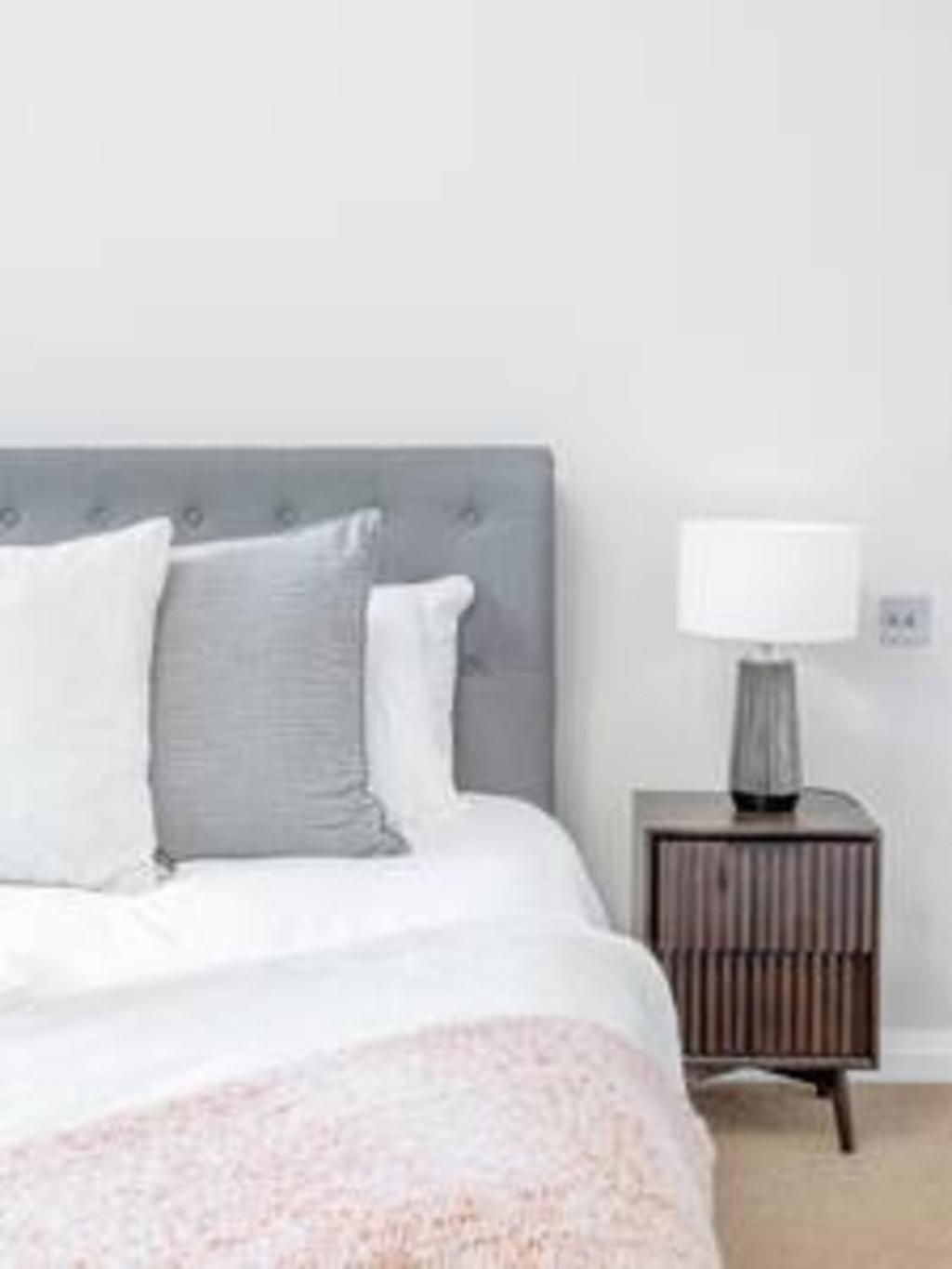 Top location - spacious 2bed in front of Hyde Park