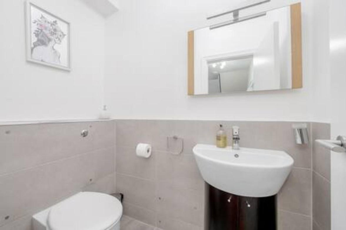 Top location - spacious 2bed in front of Hyde Park