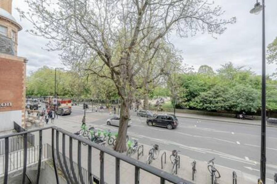 Top location - spacious 2bed in front of Hyde Park