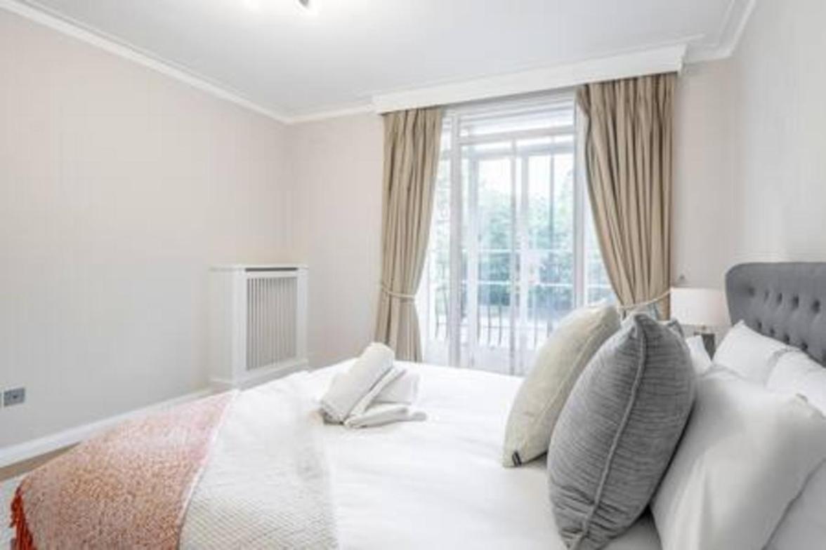 Top location - spacious 2bed in front of Hyde Park
